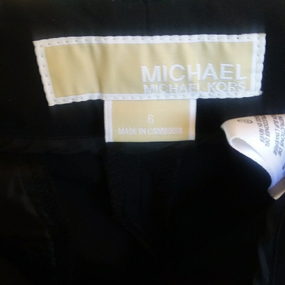 😁MICHEAL KORS Shorts - Picture 3 of 4